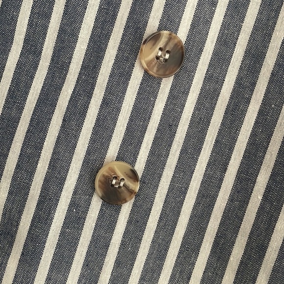 💚SALE💚
Striped top w/ brown buttons💙 - Picture 2 of 3